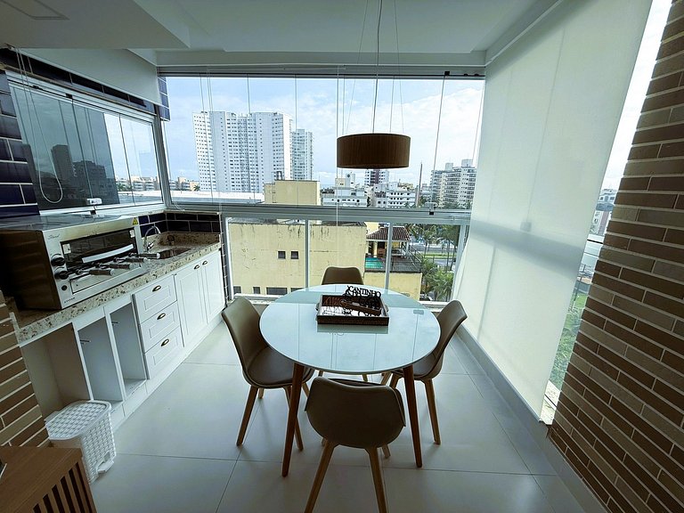 Praia Enseada a 3 min de carro/apto novo (GJA003)