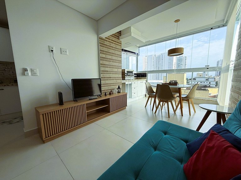 Praia Enseada a 3 min de carro/apto novo (GJA003)