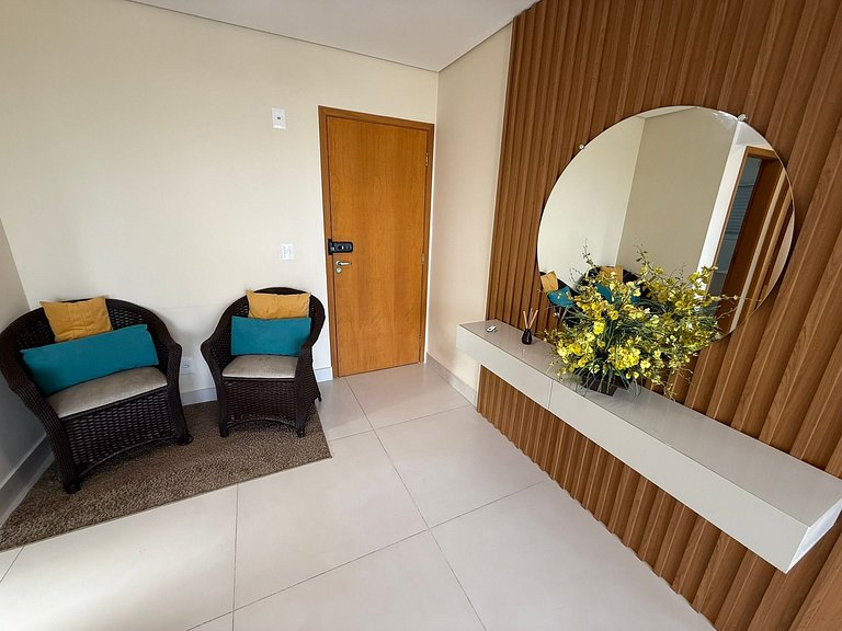 Praia Enseada a 3 min de carro/apto novo (GJA003)