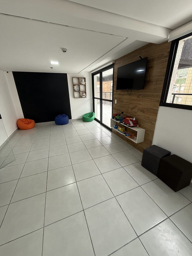 Perto da Praia! Piscina com vista p/ mar (GJA001)