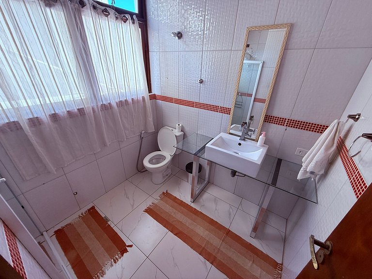 Apenas 2 Quadras da Praia da Enseada, com Piscina