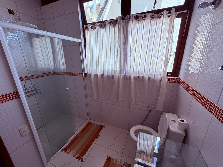 Apenas 2 Quadras da Praia da Enseada, com Piscina