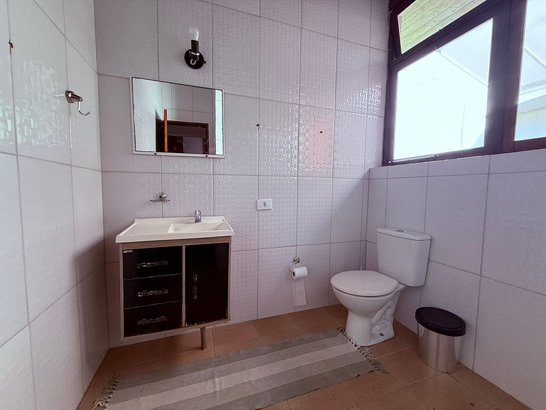 Apenas 2 Quadras da Praia da Enseada, com Piscina