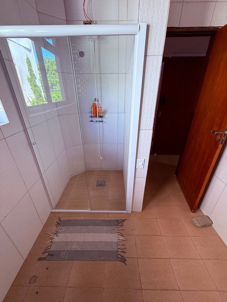 Apenas 2 Quadras da Praia da Enseada, com Piscina