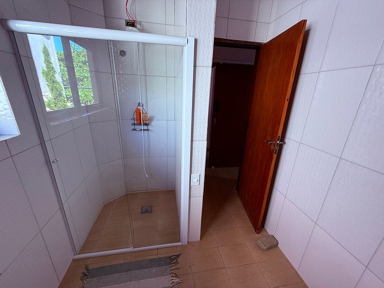 Apenas 2 Quadras da Praia da Enseada, com Piscina