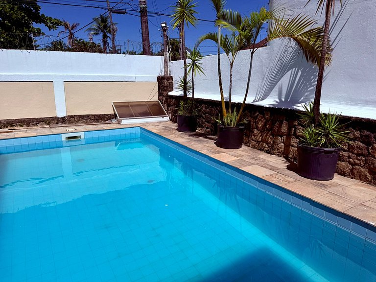 Apenas 1 Quadras da Praia da Enseada, com Piscina