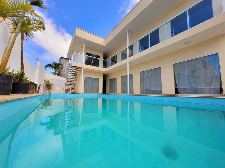 >>Apenas 1 Quadra da Praia da Enseada com Piscina