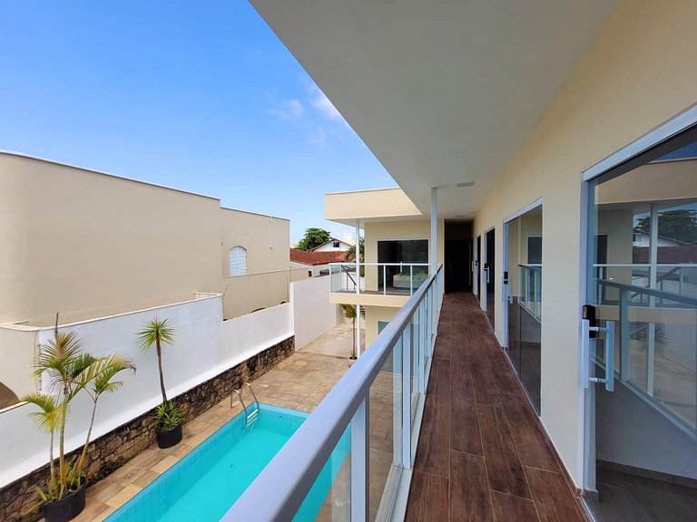 >>Apenas 1 Quadra da Praia da Enseada com Piscina