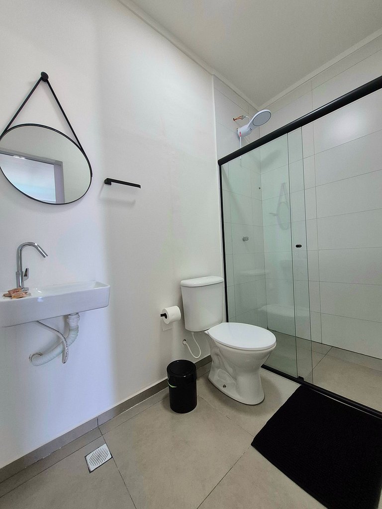 >>Apenas 1 Quadra da Praia da Enseada com Piscina