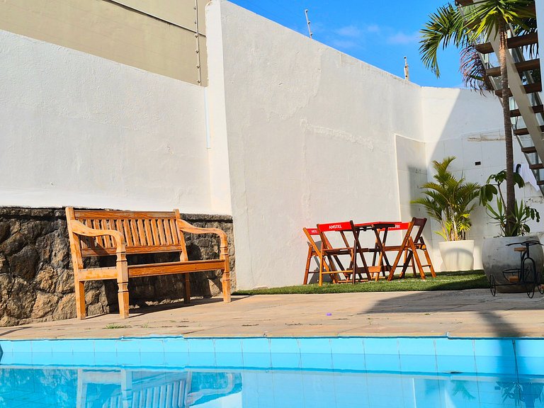 >>Apenas 1 Quadra da Praia da Enseada com Piscina