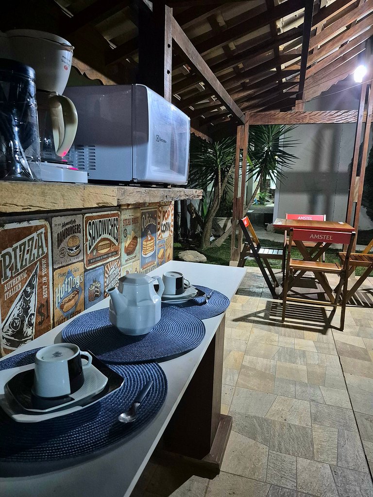 >>Apenas 1 Quadra da Praia da Enseada com Piscina