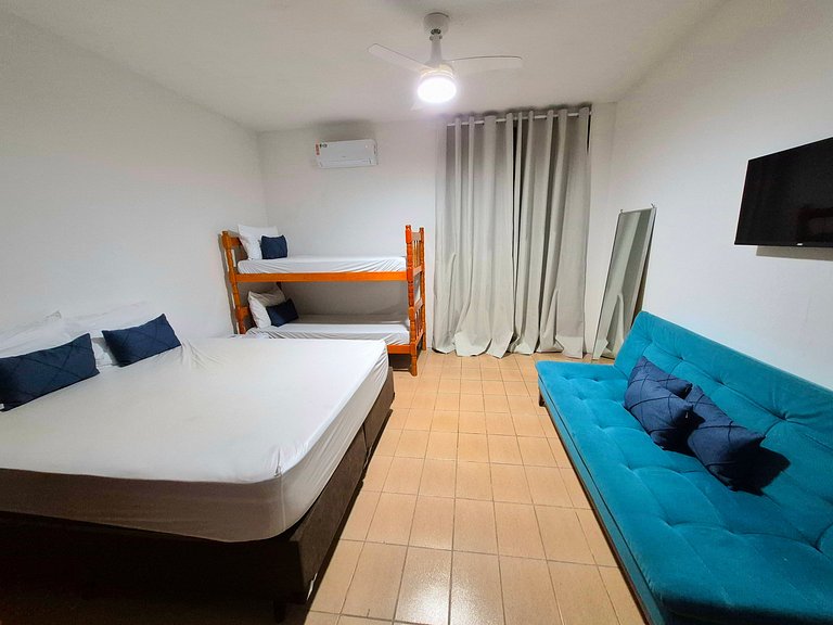 Apenas 2 Quadras da Praia da Enseada, com Piscina