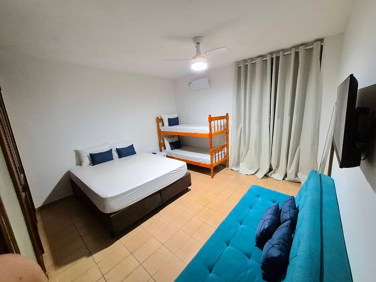 Apenas 2 Quadras da Praia da Enseada, com Piscina