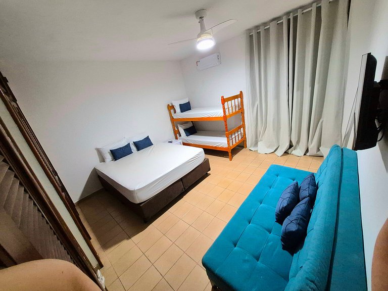 Apenas 2 Quadras da Praia da Enseada, com Piscina