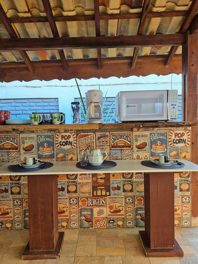 Apenas 2 Quadras da Praia da Enseada, com Piscina