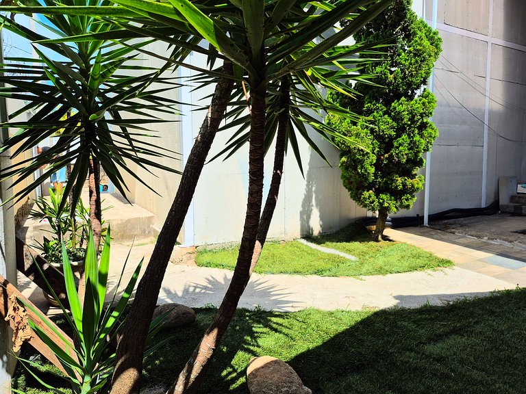 Apenas 2 Quadras da Praia da Enseada, com Piscina