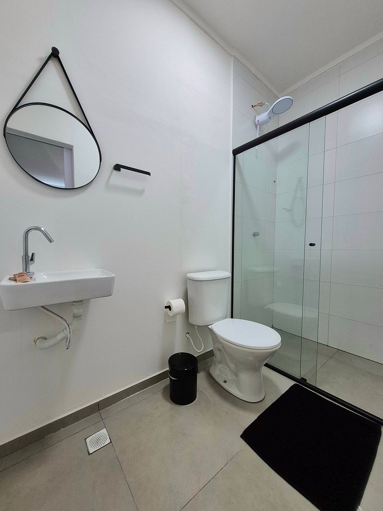 Apenas 1 Quadras da Praia da Enseada, com Piscina