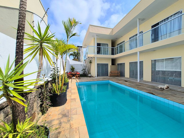 Apenas 1 Quadras da Praia da Enseada, com Piscina