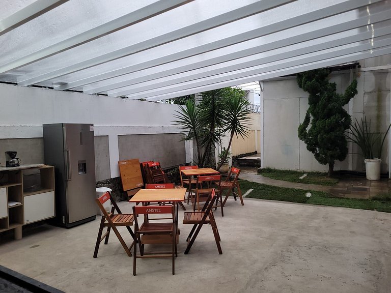 Apenas 1 Quadras da Praia da Enseada, com Piscina