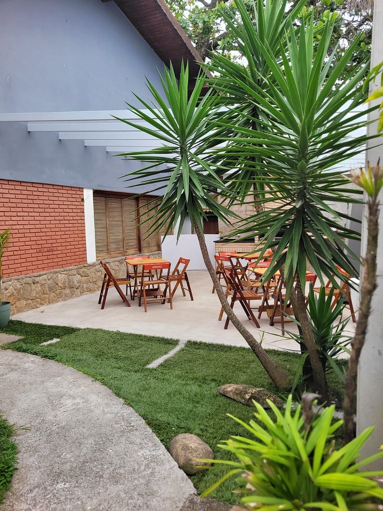 Apenas 1 Quadras da Praia da Enseada, com Piscina