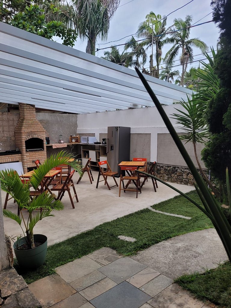 Apenas 1 Quadras da Praia da Enseada, com Piscina