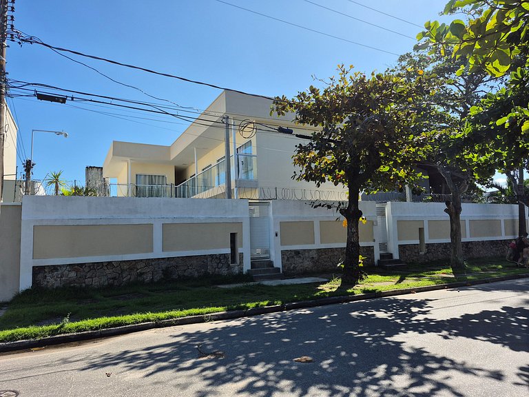 Apenas 1 Quadras da Praia da Enseada, com Piscina