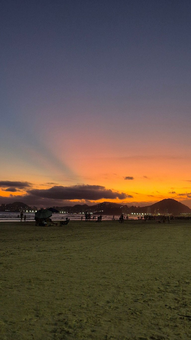 >>Apenas 1 Quadra da Praia da Enseada com Piscina