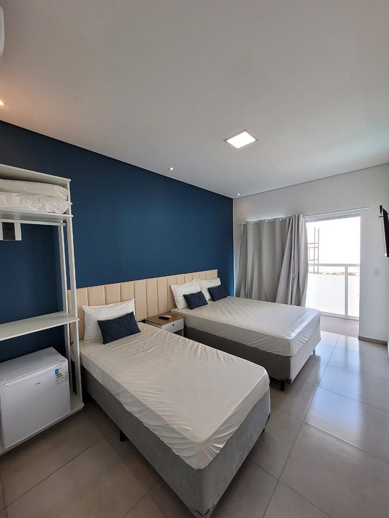 >>Apenas 1 Quadra da Praia da Enseada com Piscina