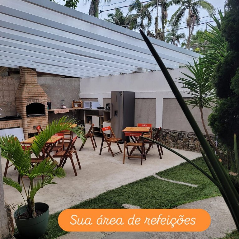 >>Apenas 1 Quadra da Praia da Enseada com Piscina