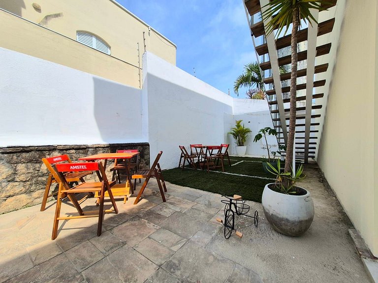 >>Apenas 1 Quadra da Praia da Enseada com Piscina